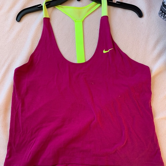 Mixture of Nike tops. - Picture 4 of 7